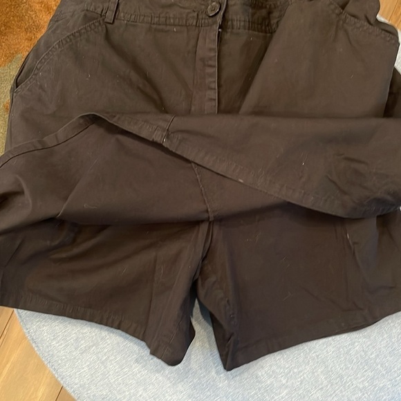 White Stag black cotton/spandex size 12 skirt with front pockets and zipper - Picture 5 of 5